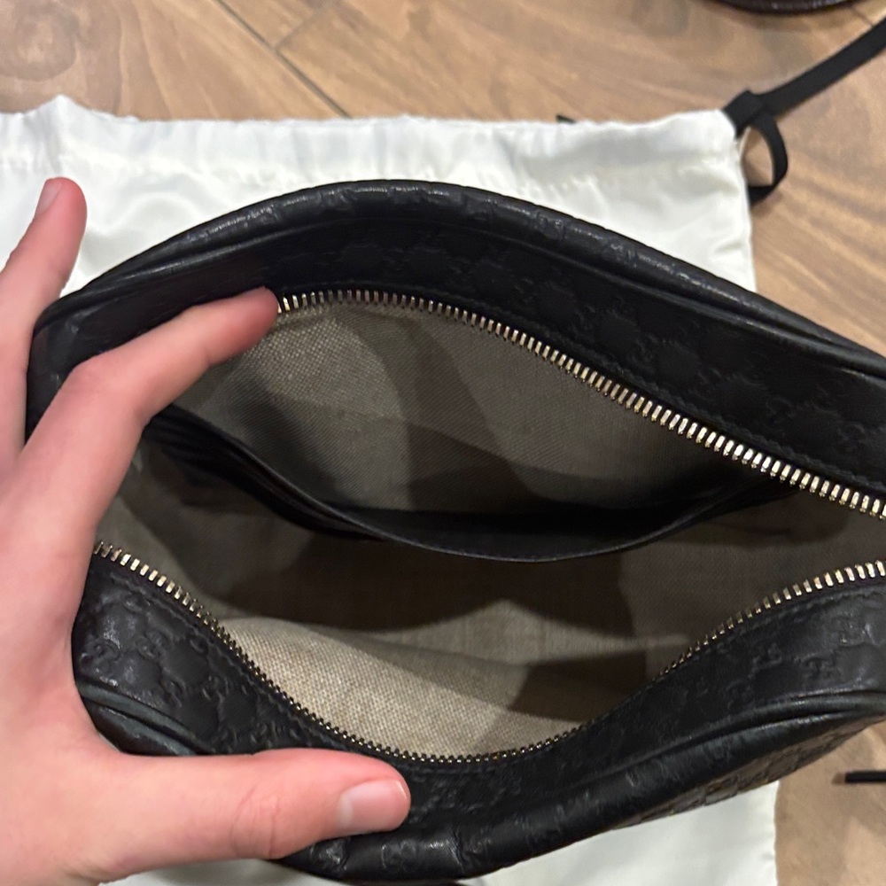 Gucci  Women’s Black Leather Crossbody Bag - Picture 5 of 7